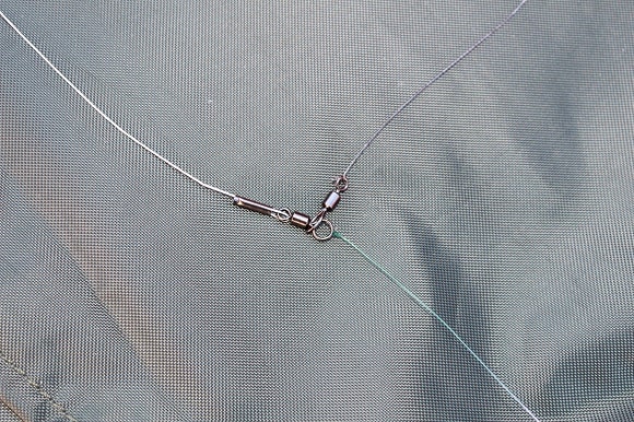 an image of two interconnected swivels for the sunken float rig