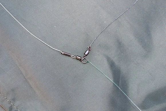 an image of two interconnected swivels for the sunken float rig