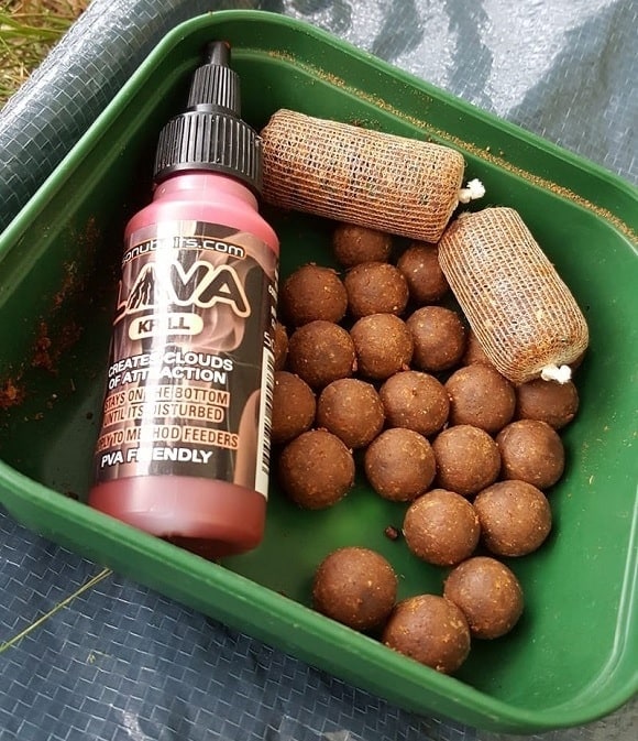 a couple of 12mm krill boilies and two pva bags filled with krill groundbait for bream