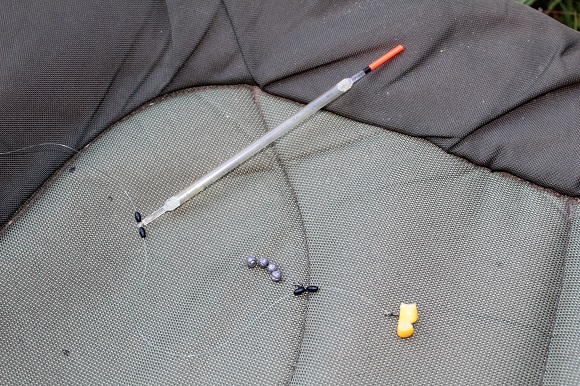 a float rig with a 5BB crystal waggler and an anchor weight for tench
