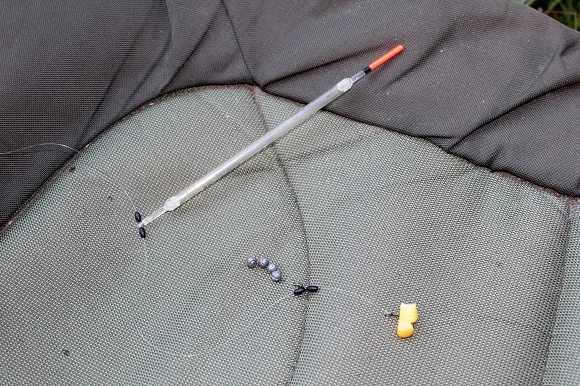 a float rig with a 5BB crystal waggler and an anchor weight for tench