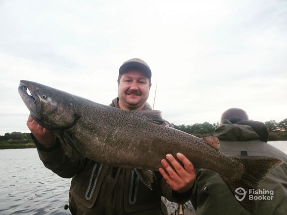 a happy angler on the lower Salmon River with a big fall chinook